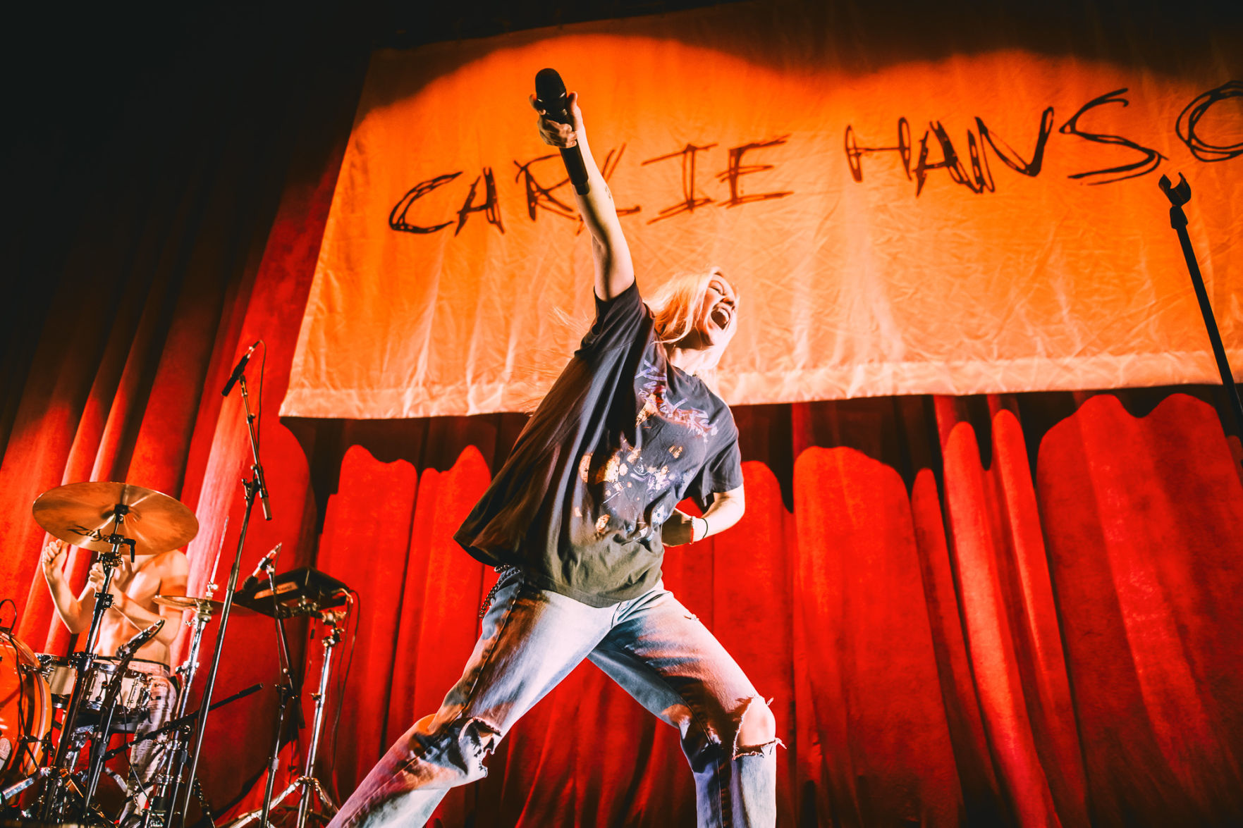 Carlie Hanson on tour